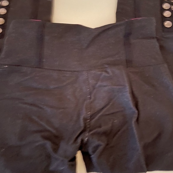 Lululemon Button Capri size 2 - Picture 5 of 8
